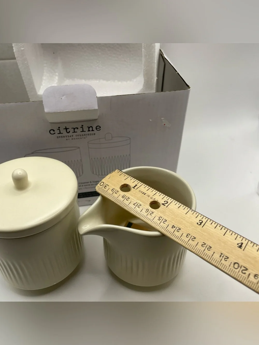 Magenta cream ceramic